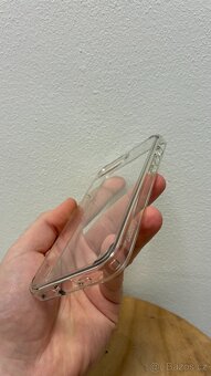 Spigen Ultra Hybrid Crystal Clear iPhone 16e - 4