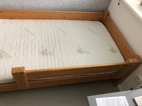 Smrková kvalitní postel + matrace z líné bio pěny - 90 x 200 - 4