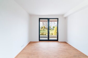 Prodej bytu s balkonem, lodžií, parkováním a sklepem v novos - 4