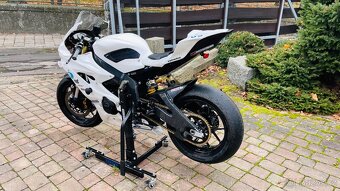 Yamaha R6 - 4