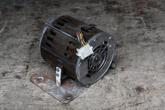 Jednofázový asynchronní elektromotor MEZ Mohelnice DPC 112-2 - 4