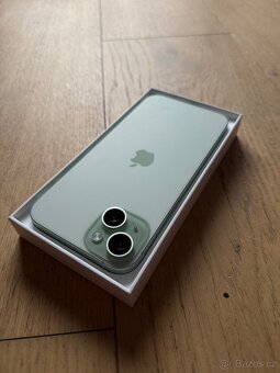 Apple iPhone 15 Plus 128GB zelený - 4