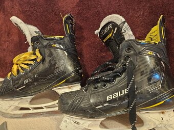 Hokejové brusle Bauer Supreme M4, vel. 4.5 FIT 3 - 4