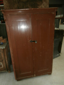 Skříň starožitná dřevěná s vnitřní zásuvkou za 1000 kč - 4