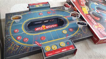 Dětská stolní závodní společenská hra Cars 3 - Piston cup - 4
