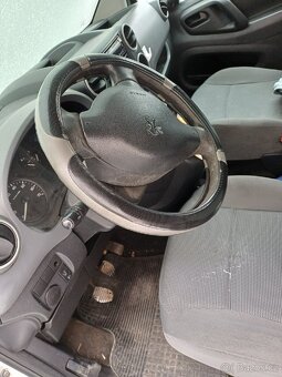 Prodávám auto peugeot - 4