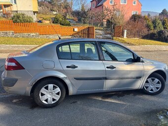 RENAULT MEGANE SEDAN - 4