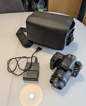 Canon EOS 77D - 4