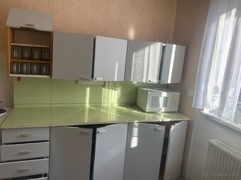 Daruji starší kuchyňský nábytek - 4