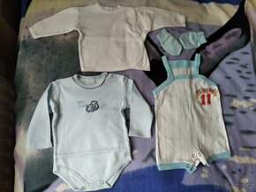 kojenecké oblečení (kluk) vel. 56+deka a hračka - 4