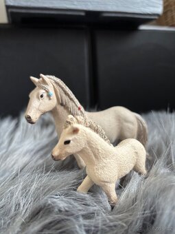 Schleich kůň a Schleich hříbě - 4