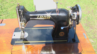 ŠICÍ STROJ LADA - ve SKŘÍŇCE - 4
