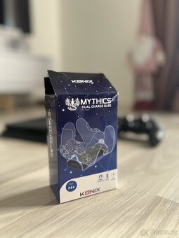 PlayStation 4 slim - 4