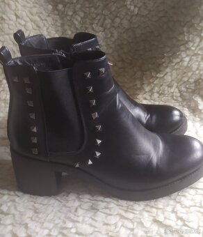 Prodám kotníkové kozačky vel.40 - 4