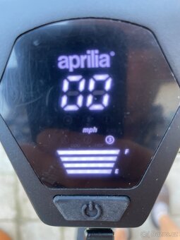 El. koloběžka Aprilia eSR2, nová-najeto 66km. - 4