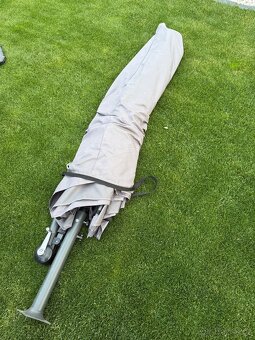 Šedý slunečník s boční nohou 350 cm, s obalem - 4