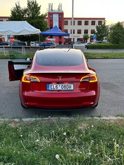 Tesla model 3 performance - 4