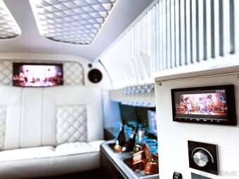 Lincoln Town Car Excalibur - 4