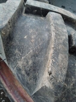 Prodám zadní kola na ZETOR25A 12,4-24 - 4