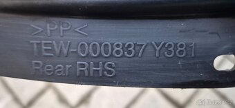 Prodám zadní nadkolí pro Volvo XC70 - 4