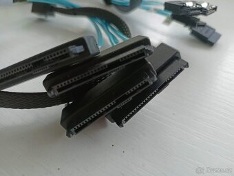 SAS/SATA  řadič 12Gb/s - 4