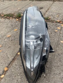 Práve svetlo BMW f10/f11 lci xenon - 4