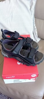 NOVÉ chlapecké sandály Superfit 37 - 4