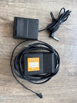 Roland EP‑7 II piano - 4