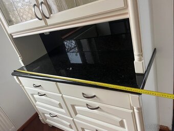 Plně vybavená kuchyně - chybí pouze varná deska - 4