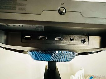 Herní monitor Samsung Odyssey G5 G55C - 4