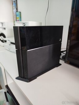 PlayStation 4 - 4