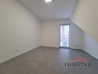 Pronájem mezonetového bytu 2+kk, 44 m2, Náměstí Osvoboditelů - 4