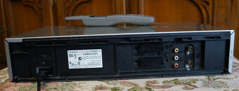Panasonic Super S-VHS NV-HS880 s dálkou - 4