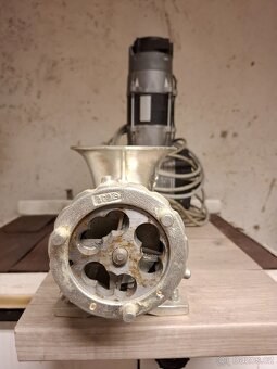 Elektrický mlýnek na maso - 4