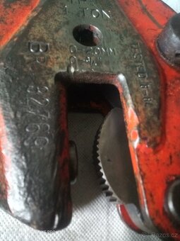 Svěrák zdvihací na plech - 4