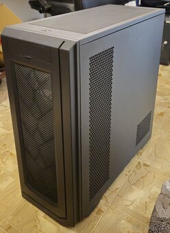 Phanteks Enthoo Pro II – E-ATX skříň + 4× Arctic P14 - 4