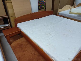 Prodám krásné kvalitní letiště z masivu zn.Hülsta 200 x 200 - 4