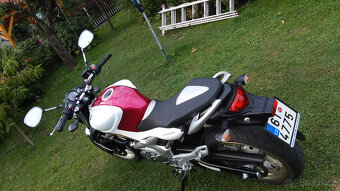Suzuki SFV 650 Gladius 53kw najeto pouze 13.000km - 4
