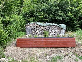Vyvýšený záhon do svahu - 4