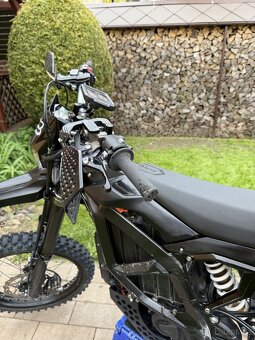 SUR RON Ultra BEE R s techničakem a spz - 4