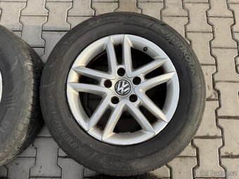 VW Touareg 17” orig. alu kola s celoročními pneu - 4
