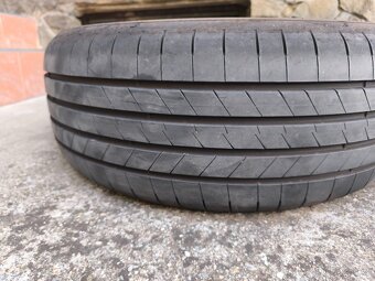 225/55/17 Goodyear Asymmetric 6 - 4