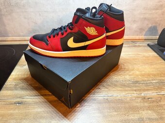 Nike Jordan 1 Mid - 4