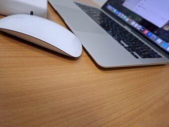 Macbook Air 13 palců M1 chip 8 GB RAM 256 SSD - 4