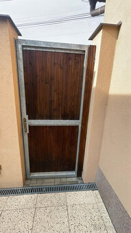 Prodám dvoukřídlou bránu + branku - 4