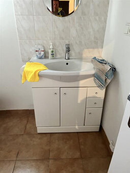 koupelnová skříňka - 4