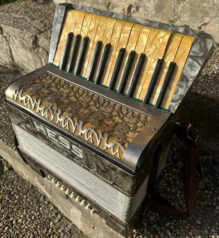 Prodám klávesovou tahací harmoniku HESS - 4
