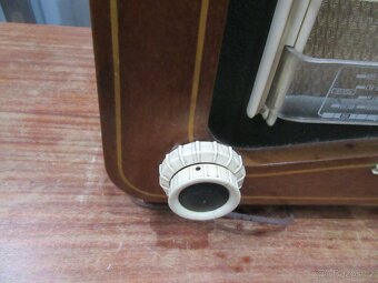 Nabízím staré radio Tesla Máj.  Netestováno. Prodávám jako n - 4