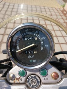 Suzuki GZ 125 Marauder - 4