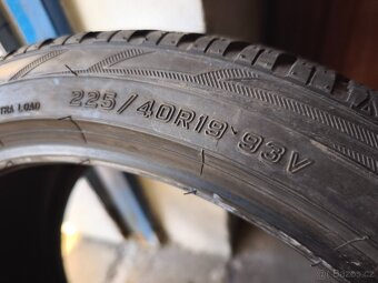 225/40 r19 zimní pneumatiky - 4